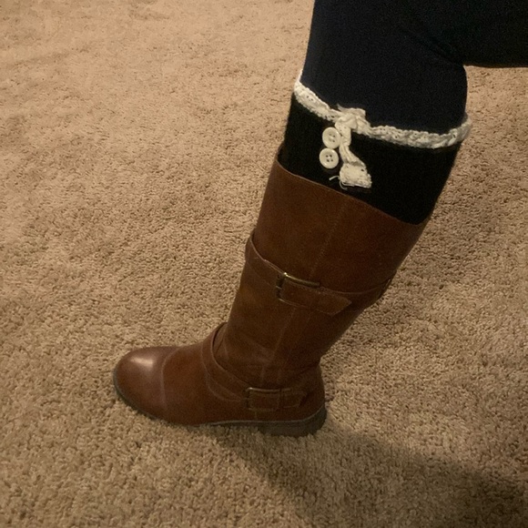 Black and Cream Lace and Button Boot Cuff - Picture 5 of 5